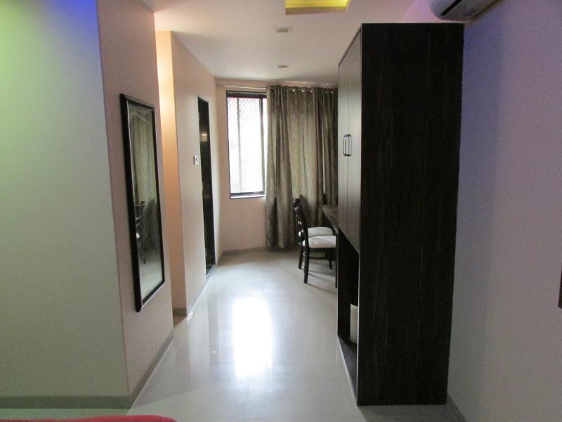 Oyo 49867 Hotel Kalpana Residency Bombaim Exterior foto